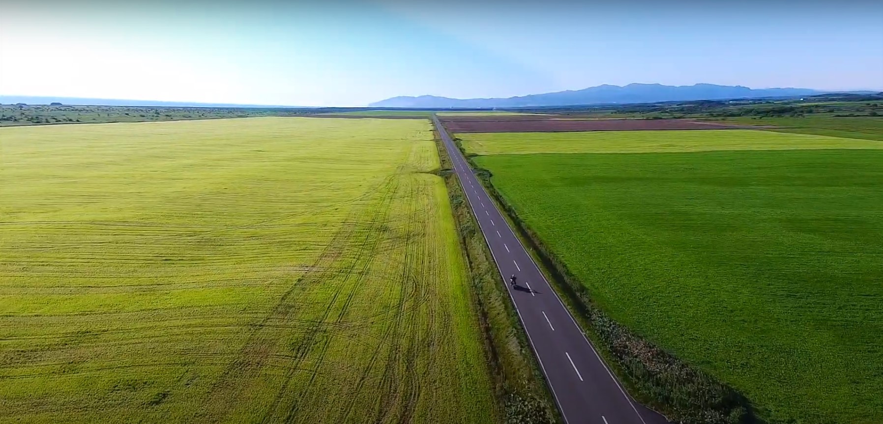 北海道はそれ自体が魅力的でラリーの主催者はただそこをどんな順番で走るかをアレンジするだけでいい。写真は三橋淳
